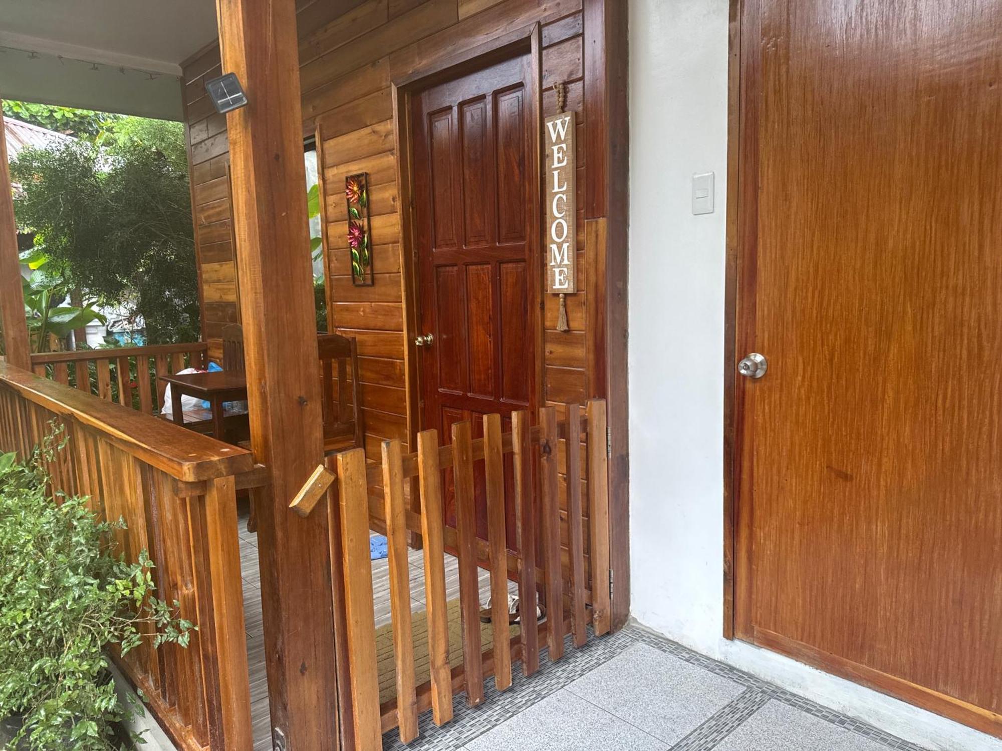 Theresa'S Pension House 圣维森特 外观 照片
