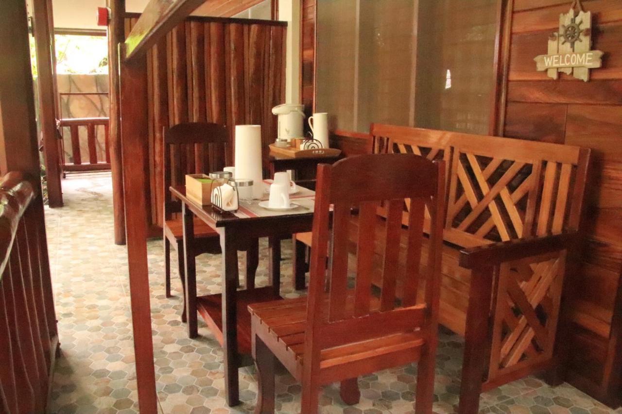 Theresa'S Pension House 圣维森特 外观 照片